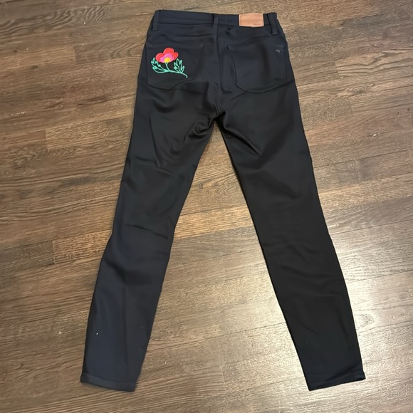 9" Mid-Rise Skinny Jeans in Lunar Wash: TENCEL Denim Edition with Fort Lonesome - Picture 3 of 9